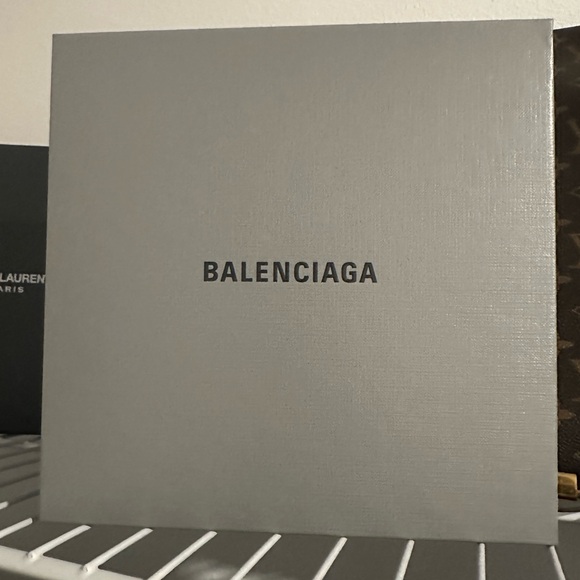 Balenciaga wallet on a chain (used once) - Picture 4 of 6